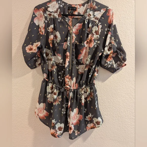 J For Justify Blouse,Gray, Pink Floral, Zipped Front , Two Pockets,Size Medium. - Picture 3 of 6